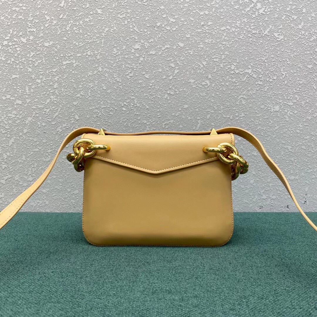 bo*te*ga Ve*ne*ta mount small bag in almond calfskin