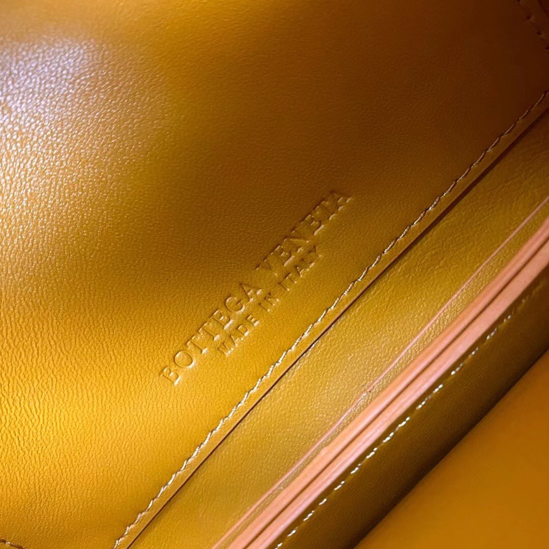 bo*te*ga Ve*ne*ta mount small bag in yellow calfskin