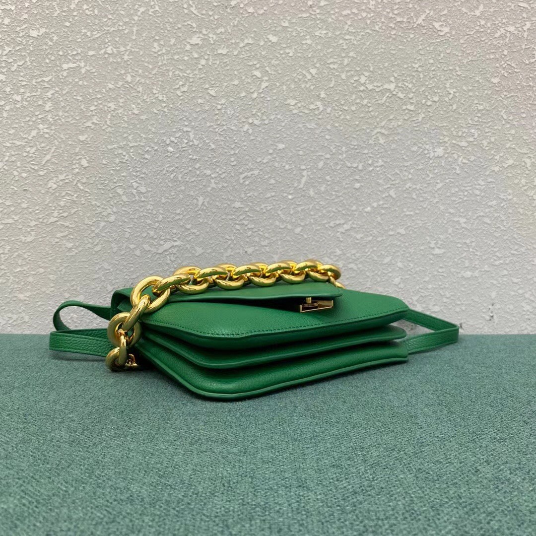bo*te*ga Ve*ne*ta mount small bag in green leather
