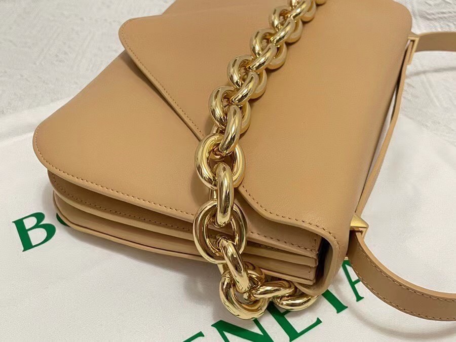 bo*te*ga Ve*ne*ta mount medium envelope bag in almond calfskin
