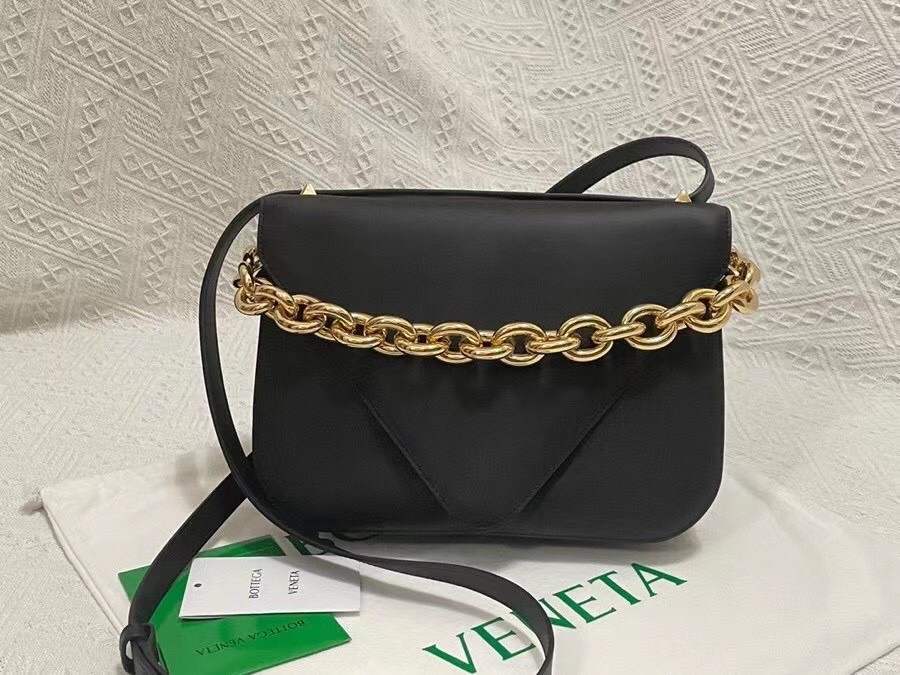 bo*te*ga Ve*ne*ta mount medium envelope bag in black calfskin