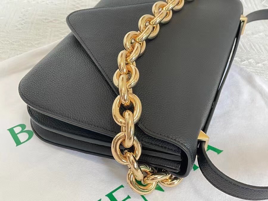 bo*te*ga Ve*ne*ta mount medium envelope bag in black leather