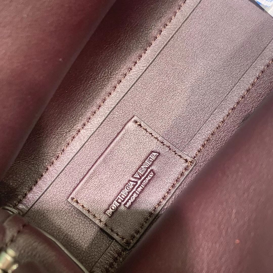 bo*te*ga Ve*ne*ta small point top handle bag in grape leather