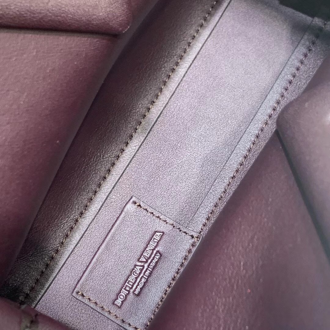bo*te*ga Ve*ne*ta small point top handle bag in grape leather