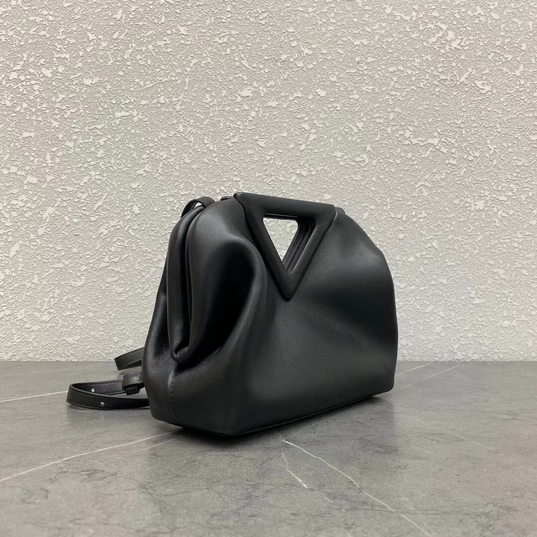 bo*te*ga Ve*ne*ta small point top handle bag in black leather