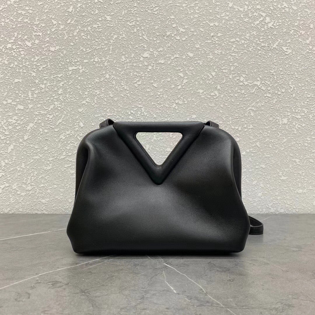 bo*te*ga Ve*ne*ta small point top handle bag in black leather