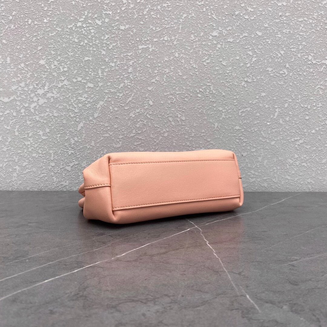 bo*te*ga Ve*ne*ta small point top handle bag in peachy leather