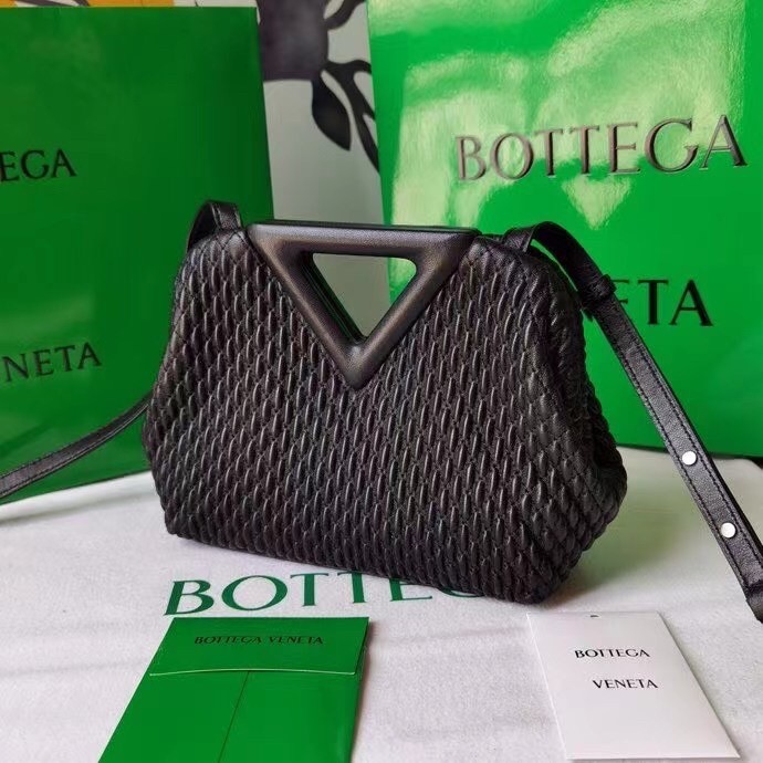 bo*te*ga Ve*ne*ta small point bag in black quilted leather