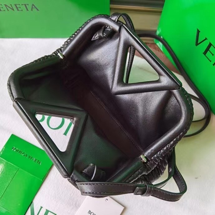 bo*te*ga Ve*ne*ta small point bag in black quilted leather