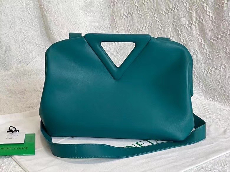 bo*te*ga Ve*ne*ta medium point top handle bag in mallard leather