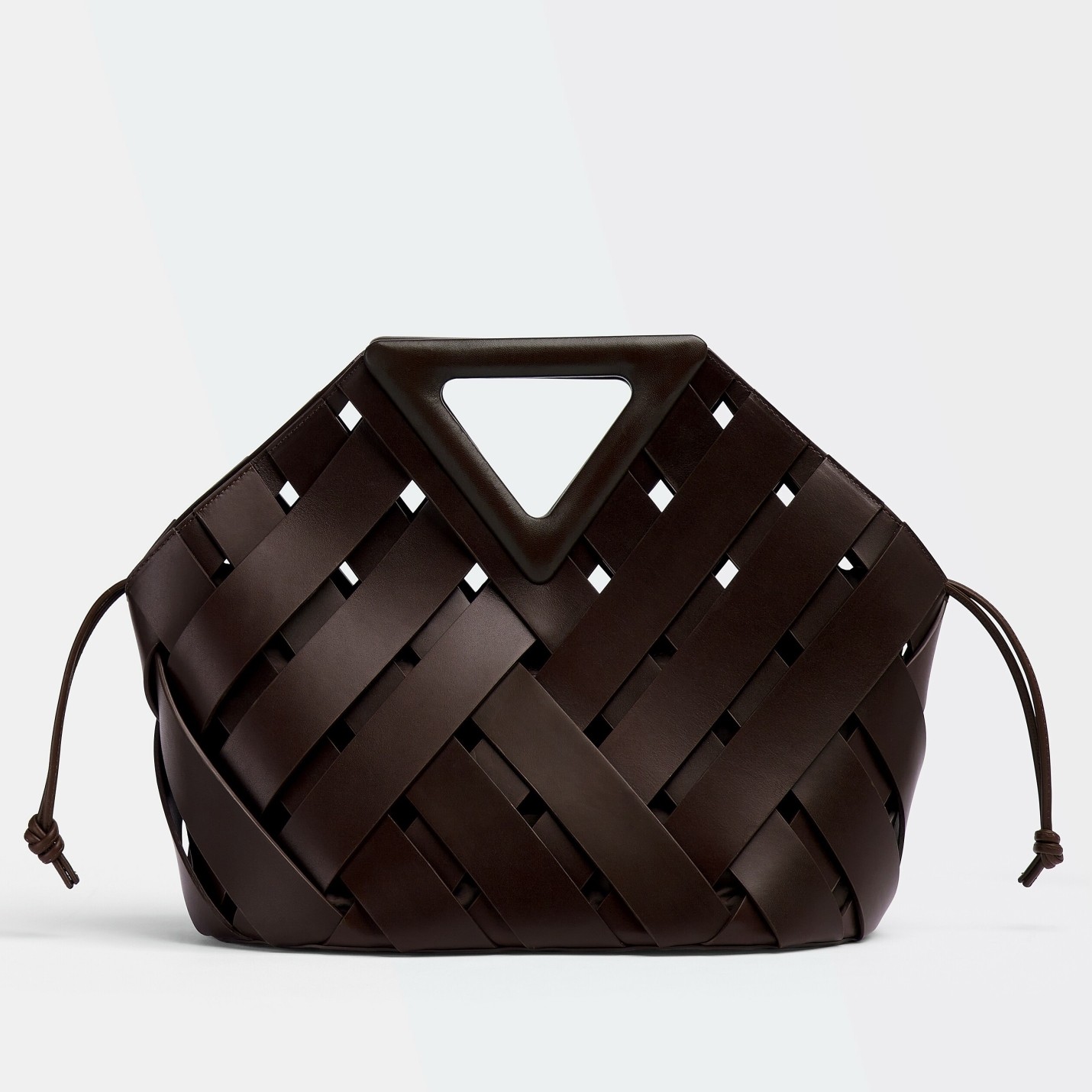 bo*te*ga Ve*ne*ta medium point bag in fondant intrecciato leather