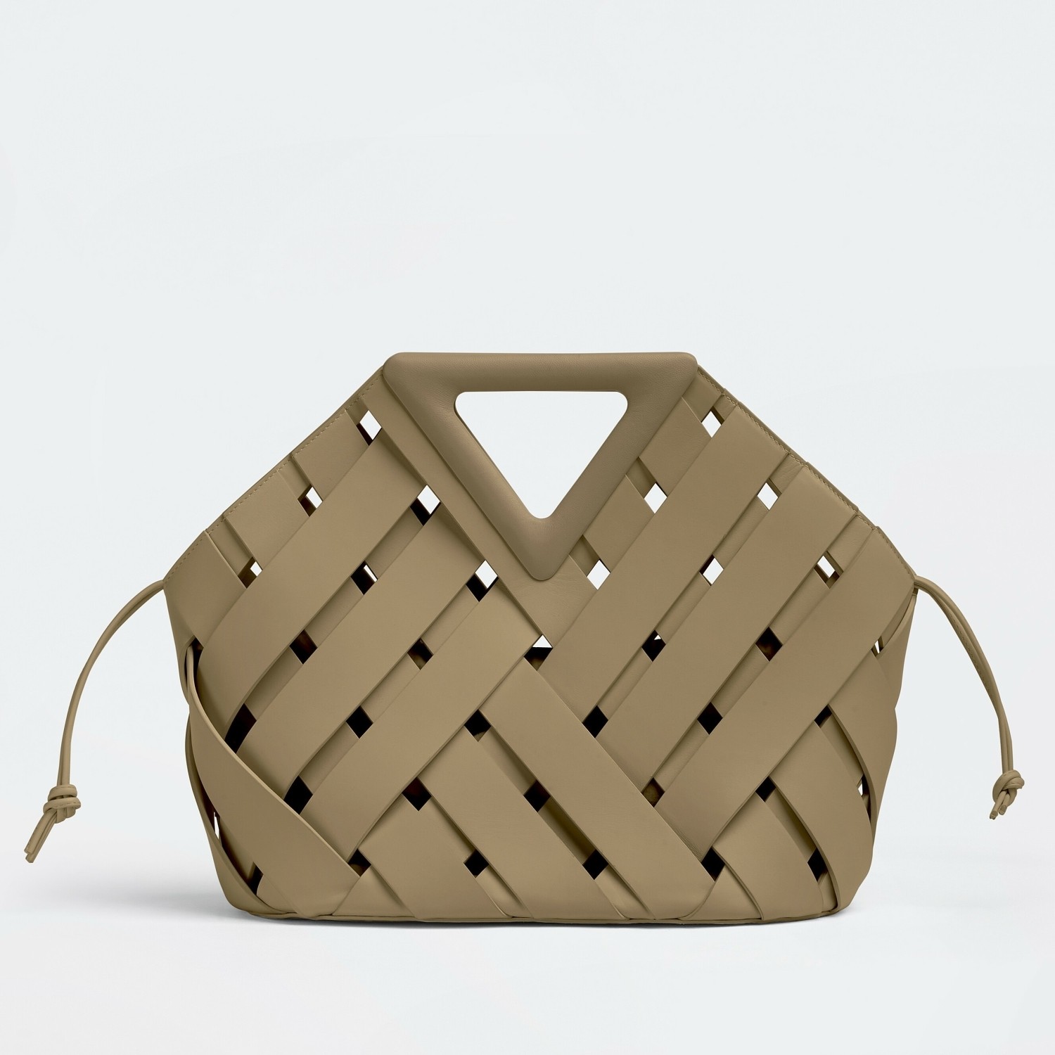 bo*te*ga Ve*ne*ta medium point bag in taupe intrecciato leather
