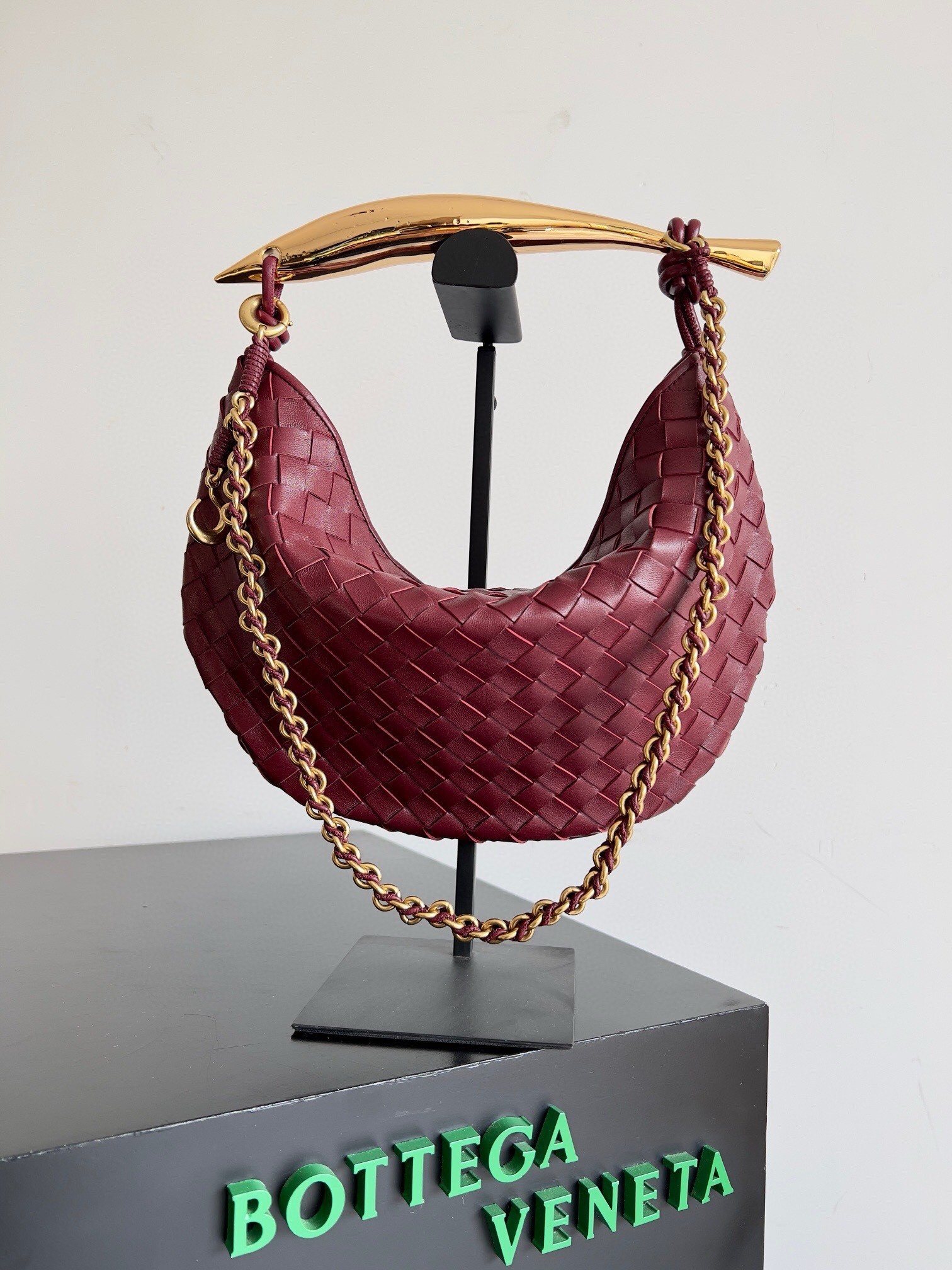 bo*te*ga Ve*ne*ta sardine small bag with chain in barolo lambskin