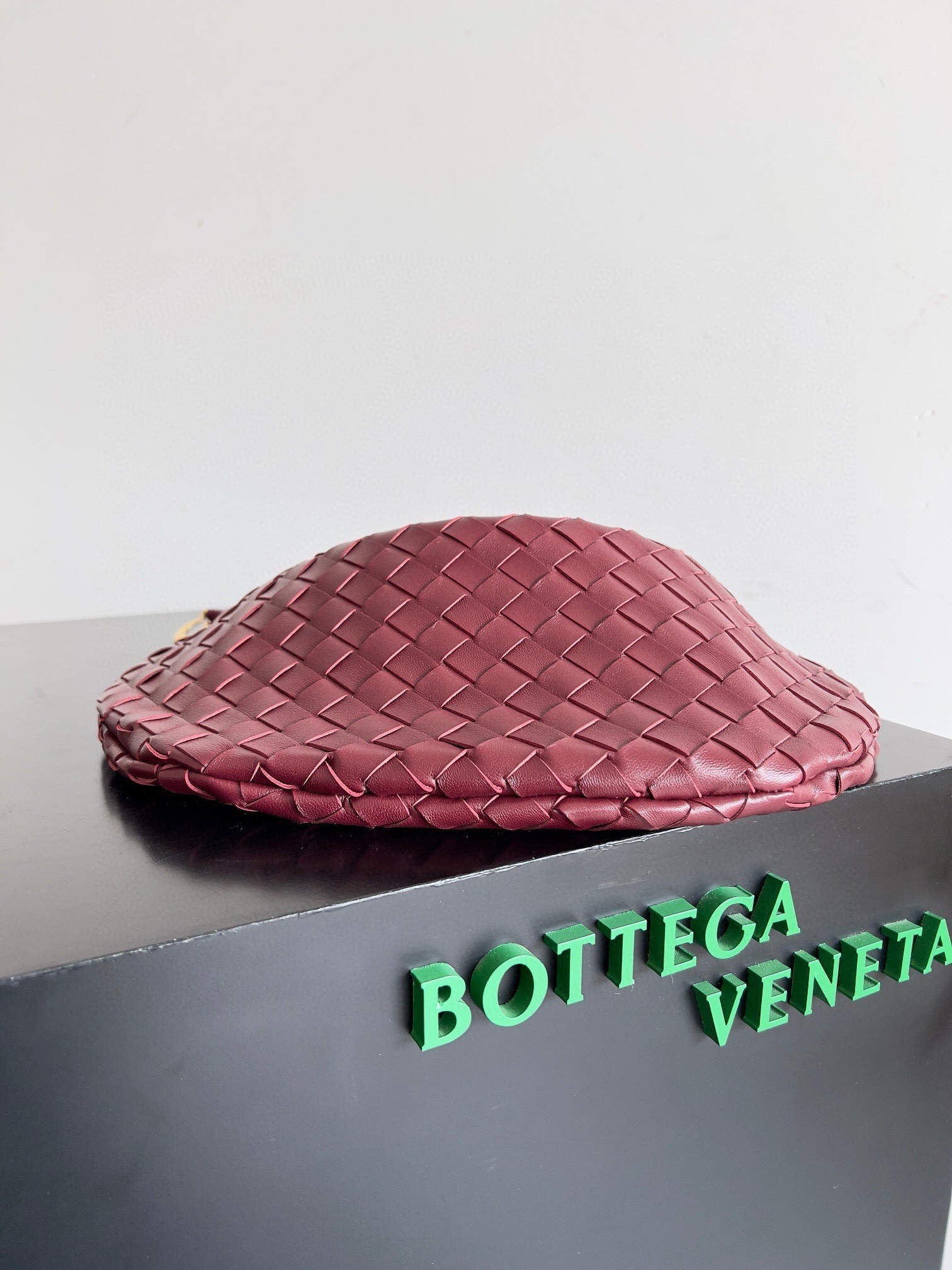 bo*te*ga Ve*ne*ta sardine small bag with chain in barolo lambskin