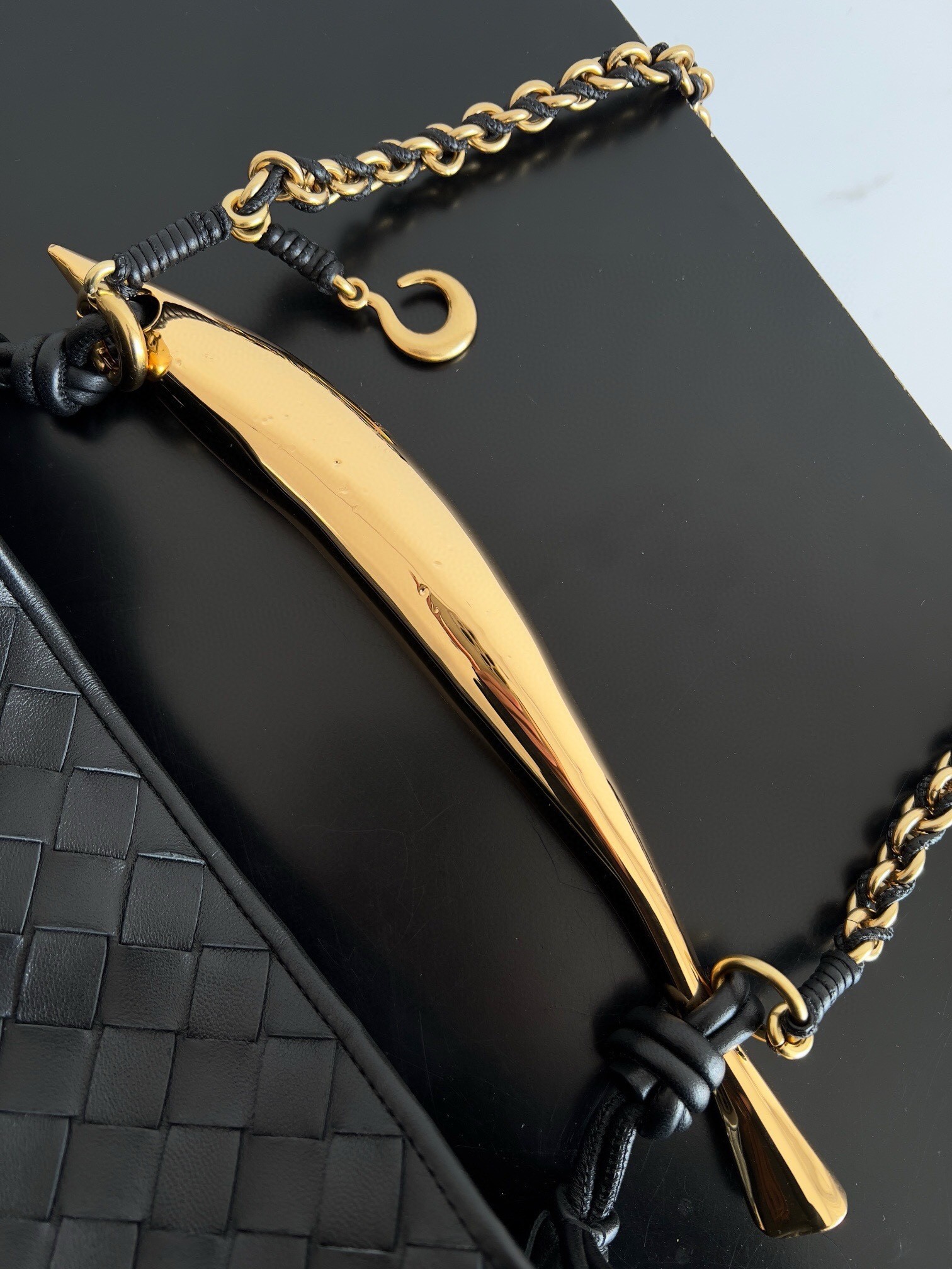 bo*te*ga Ve*ne*ta sardine small bag with chain in black lambskin