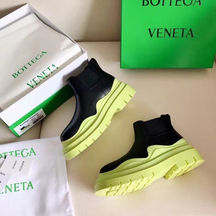 bo*te*ga Ve*ne*ta bv tire ankle boots with yellow outsole