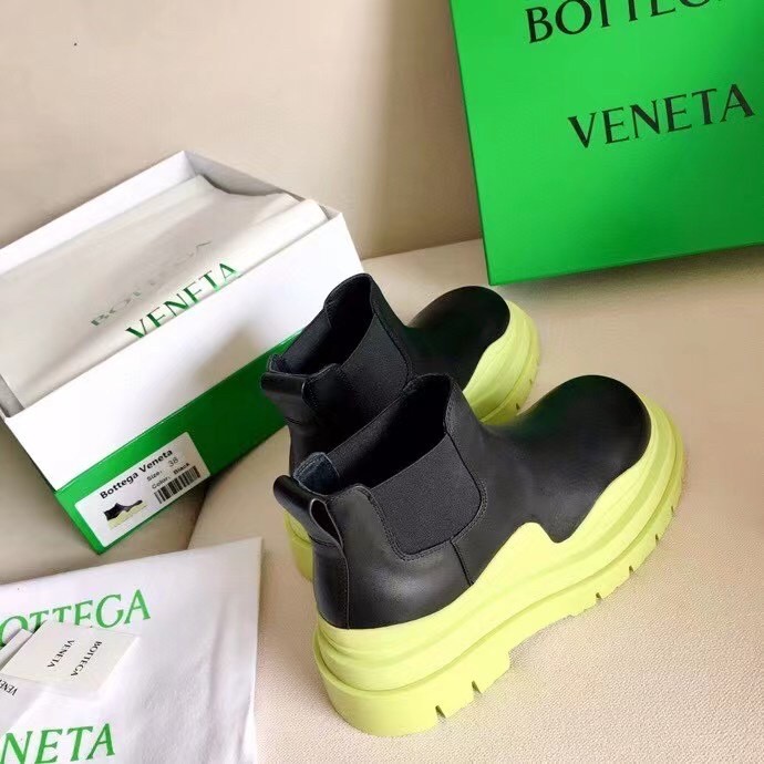 bo*te*ga Ve*ne*ta bv tire ankle boots with yellow outsole
