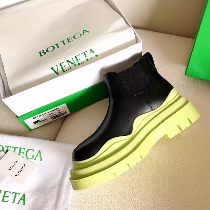 bo*te*ga Ve*ne*ta bv tire ankle boots with yellow outsole