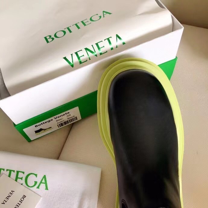 bo*te*ga Ve*ne*ta bv tire ankle boots with yellow outsole
