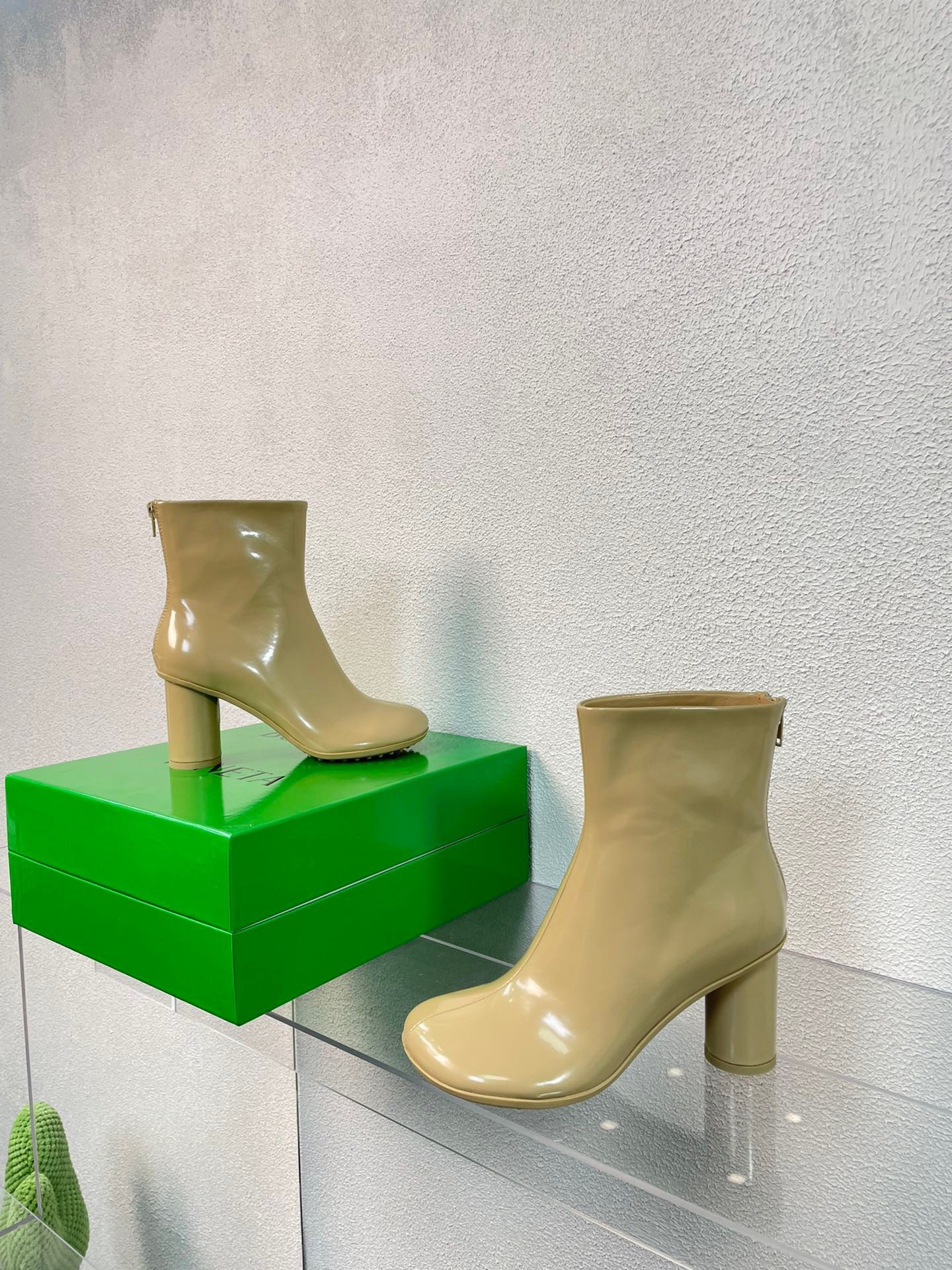 bo*te*ga Ve*ne*ta atomic ankle boots in beige lambskin