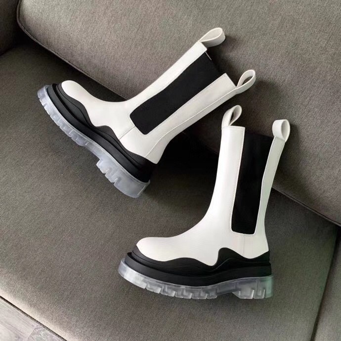 bo*te*ga Ve*ne*ta bv tire chelsea boots in white calfskin