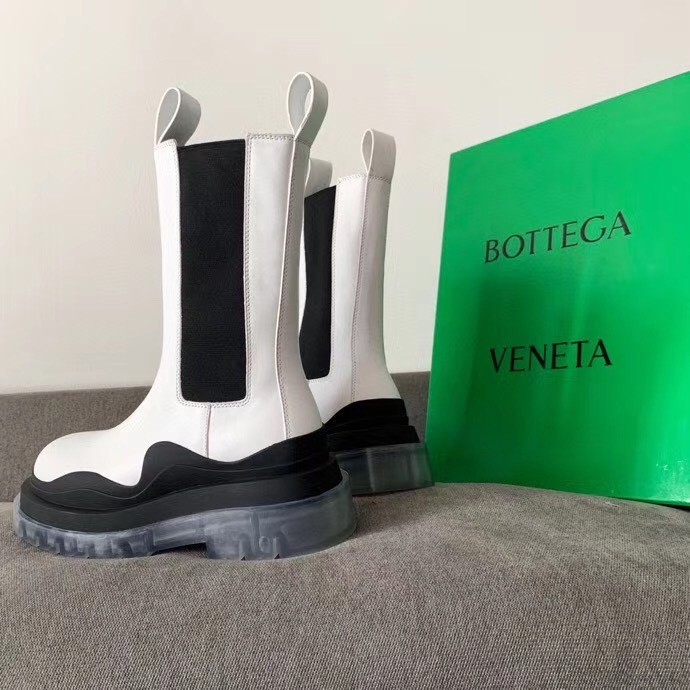 bo*te*ga Ve*ne*ta bv tire chelsea boots in white calfskin