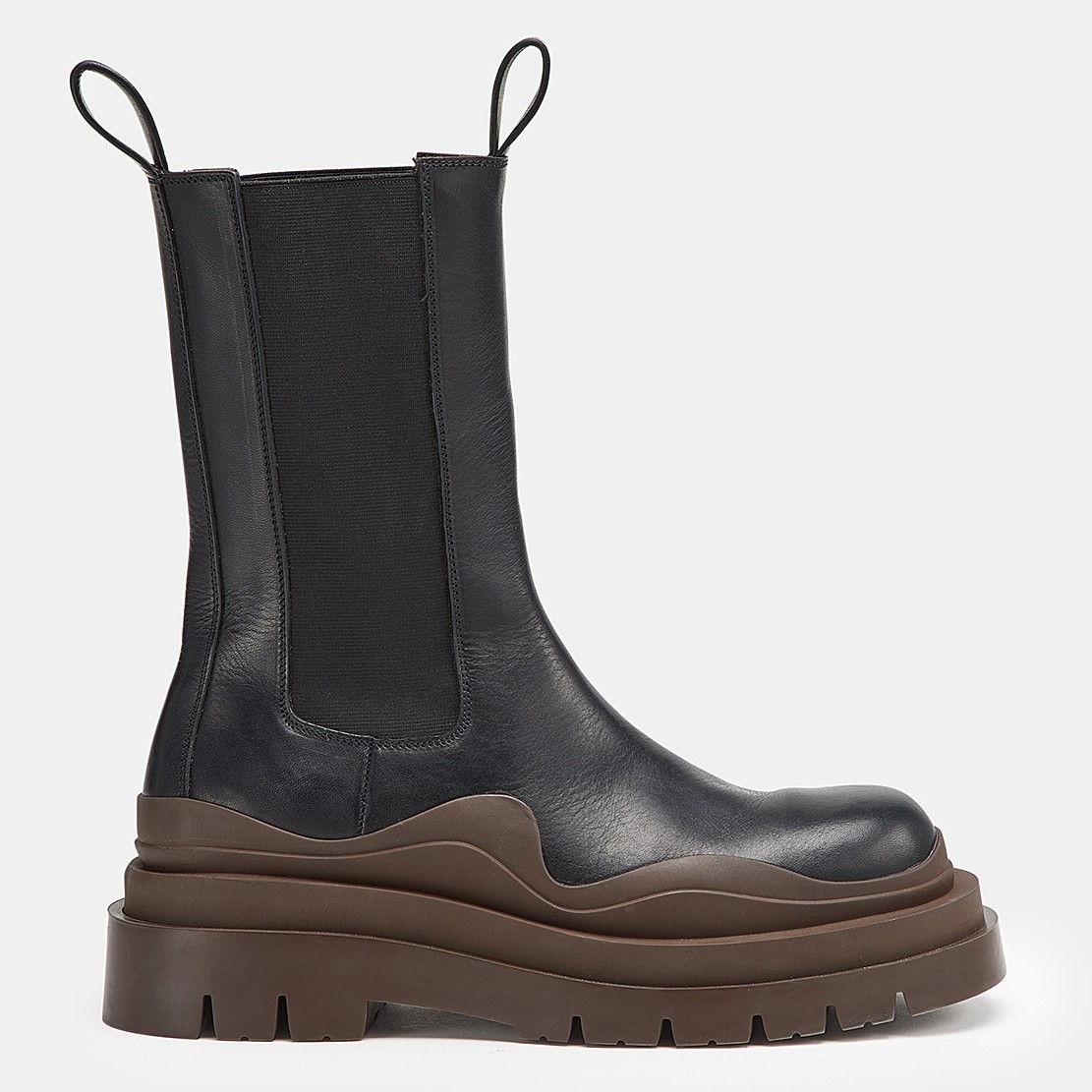 bo*te*ga Ve*ne*ta bv tire chelsea boots with brown outsole