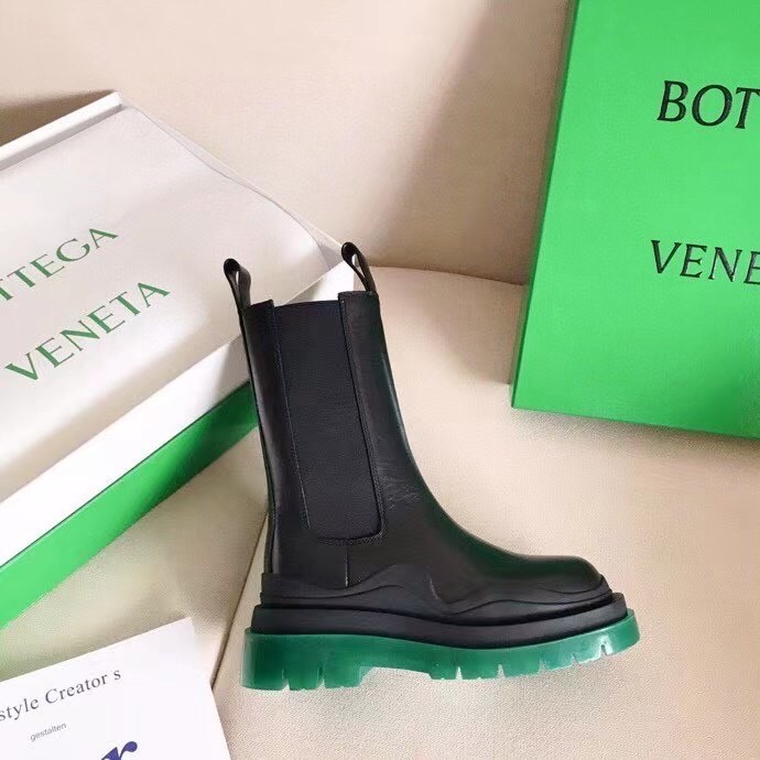 bo*te*ga Ve*ne*ta bv tire chelsea boots with green outsole