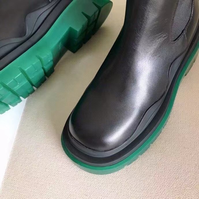 bo*te*ga Ve*ne*ta bv tire chelsea boots with green outsole