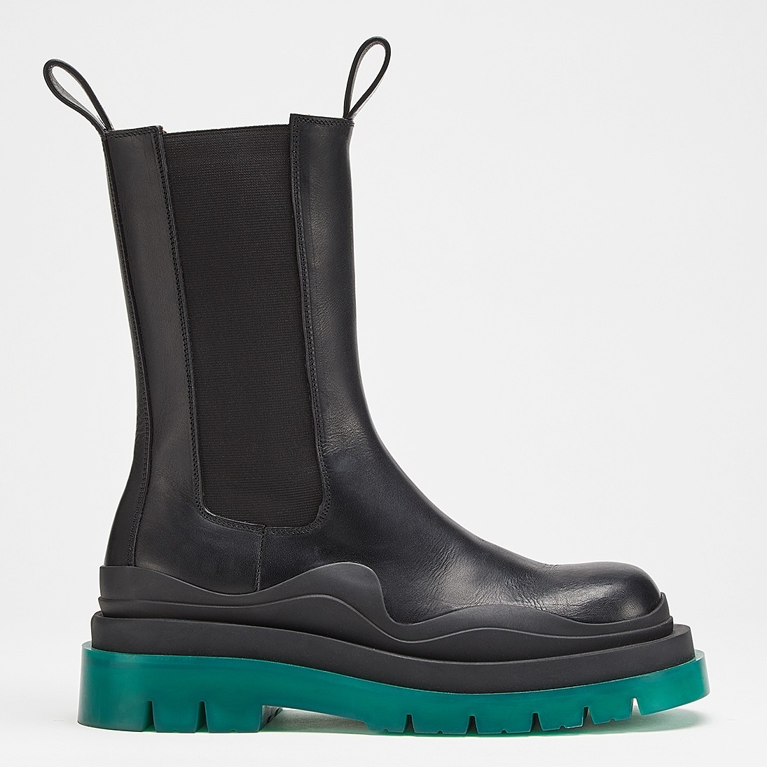 bo*te*ga Ve*ne*ta bv tire chelsea boots with green outsole