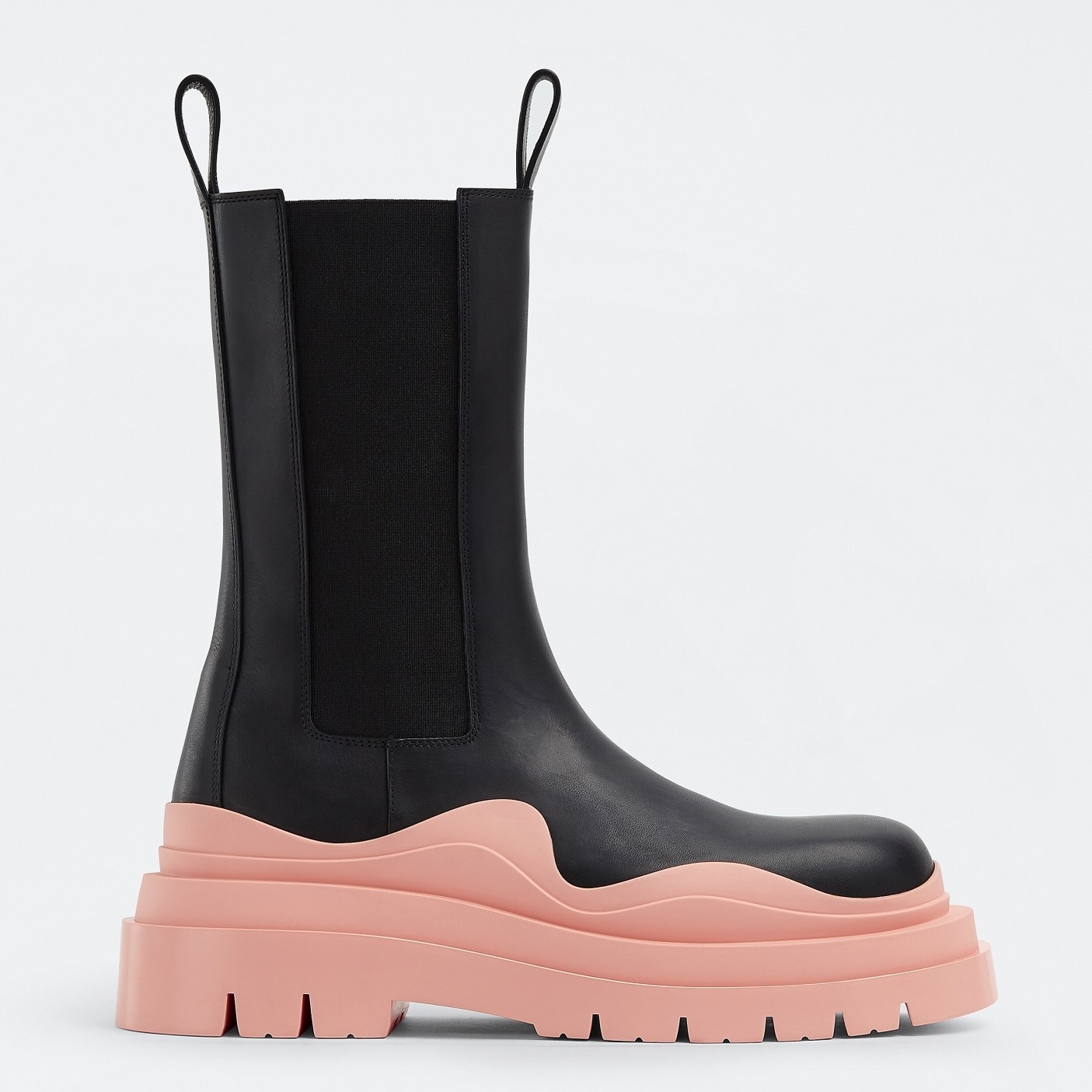 bo*te*ga Ve*ne*ta bv tire chelsea boots with pink outsole