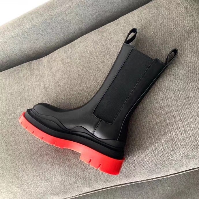 bo*te*ga Ve*ne*ta bv tire chelsea boots with red outsole