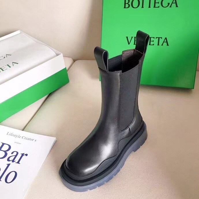 bo*te*ga Ve*ne*ta bv tire chelsea boots with transparent sole