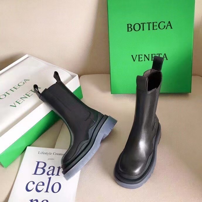 bo*te*ga Ve*ne*ta bv tire chelsea boots with transparent sole