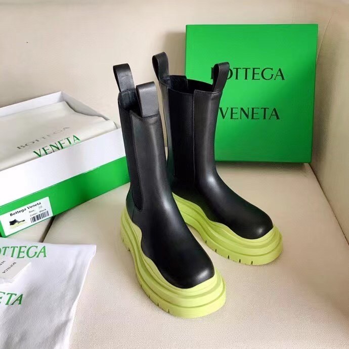 bo*te*ga Ve*ne*ta bv tire chelsea boots with yellow outsole