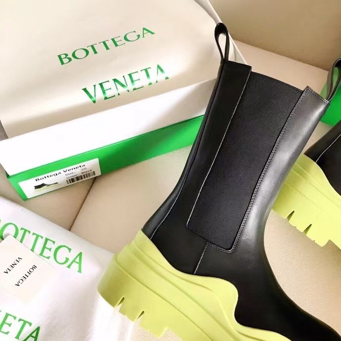 bo*te*ga Ve*ne*ta bv tire chelsea boots with yellow outsole