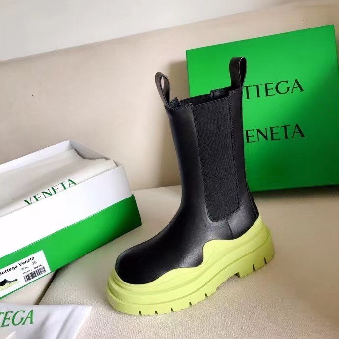 bo*te*ga Ve*ne*ta bv tire chelsea boots with yellow outsole