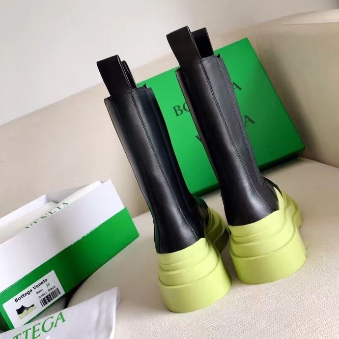 bo*te*ga Ve*ne*ta bv tire chelsea boots with yellow outsole