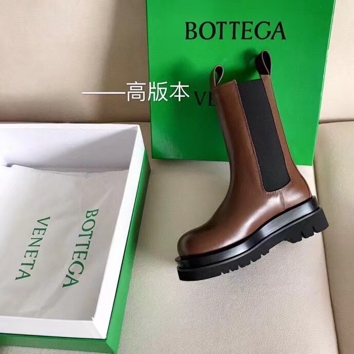 bo*te*ga Ve*ne*ta bv lug chelsea boots in brown calfskin