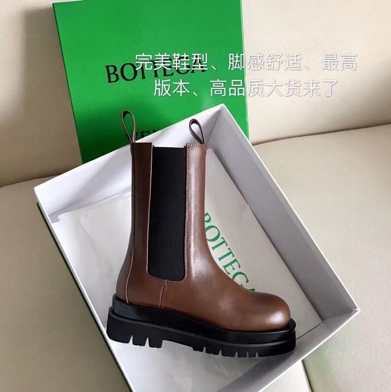 bo*te*ga Ve*ne*ta bv lug chelsea boots in brown calfskin