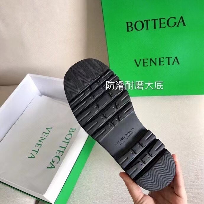 bo*te*ga Ve*ne*ta bv lug chelsea boots in black calfskin