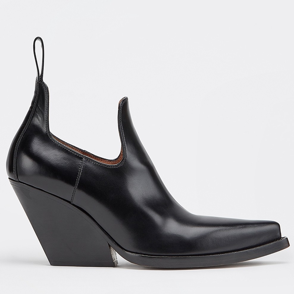 bo*te*ga Ve*ne*ta bv lean ankle boots in black calfskin