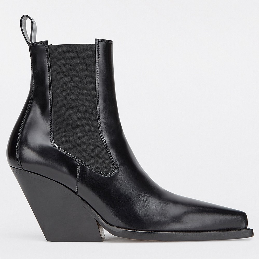 bo*te*ga Ve*ne*ta bv lean chelsea boots in black calfskin