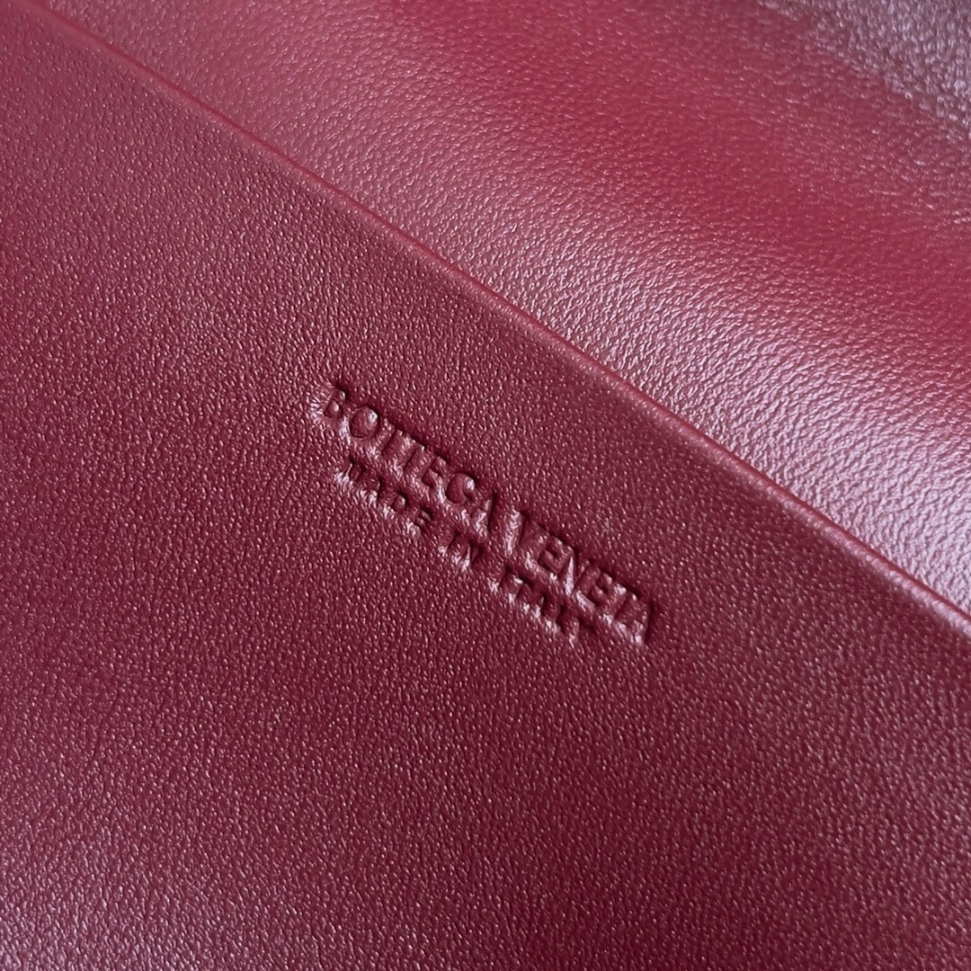 bo*te*ga Ve*ne*ta bang bang vanity case in cherry intrecciato leather