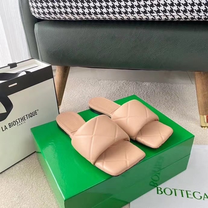 bo*te*ga Ve*ne*ta rubber lido slides in peachy lambskin