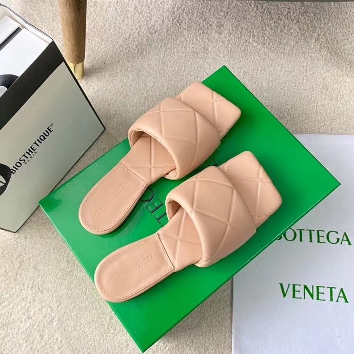 bo*te*ga Ve*ne*ta rubber lido slides in peachy lambskin