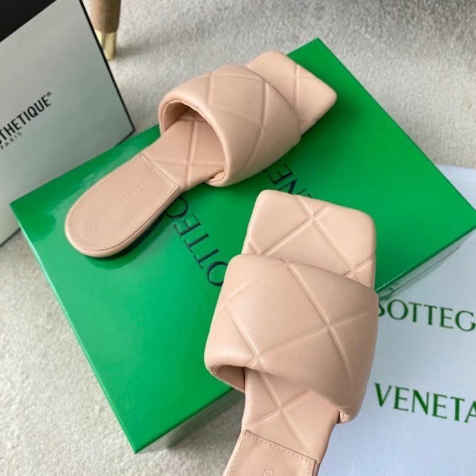 bo*te*ga Ve*ne*ta rubber lido slides in peachy lambskin