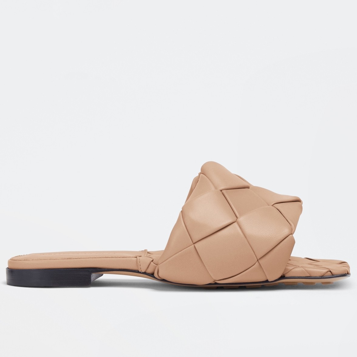 bo*te*ga Ve*ne*ta lido slides in beige intreccio lambskin