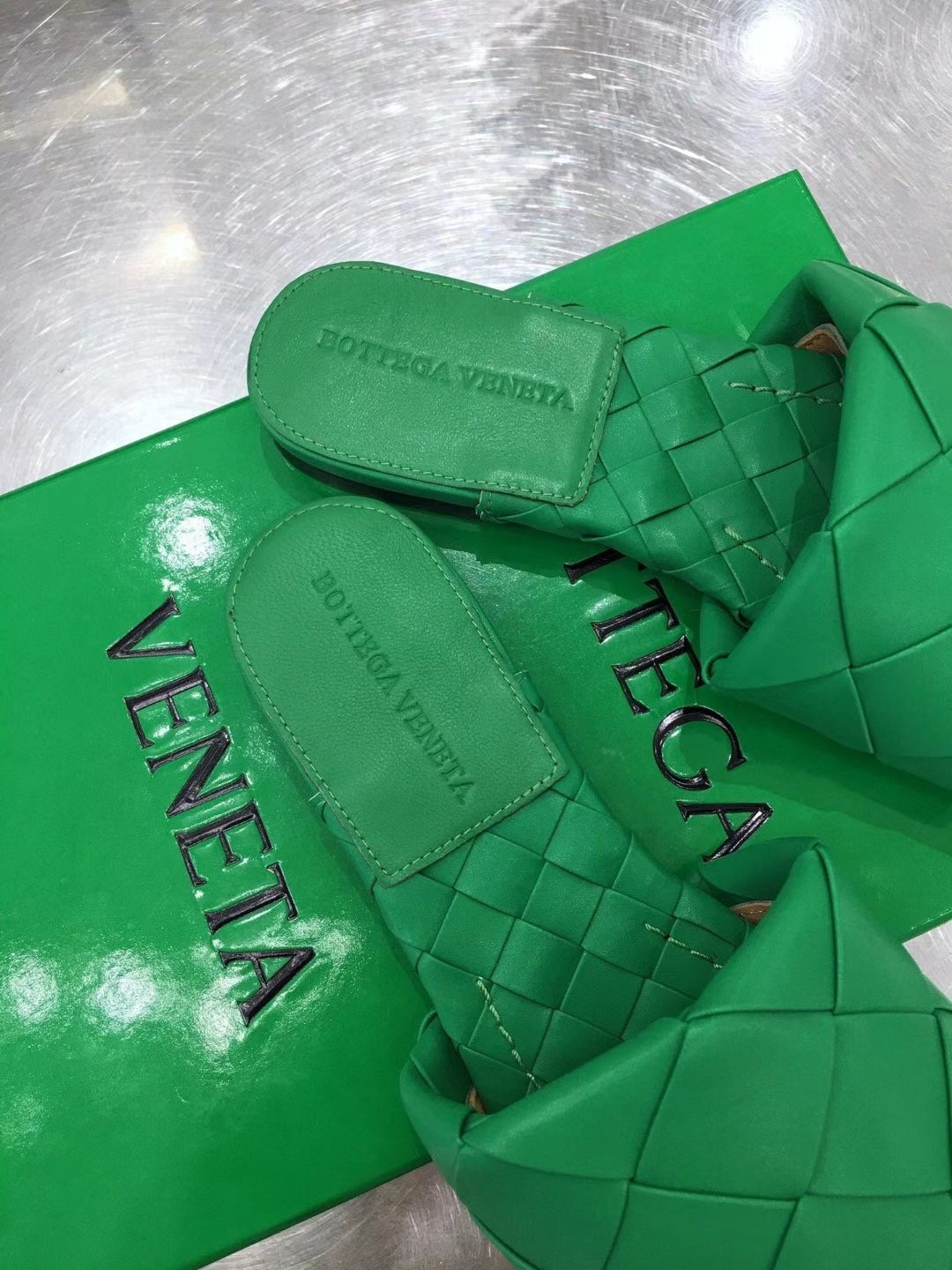 bo*te*ga Ve*ne*ta lido slides in green intreccio lambskin