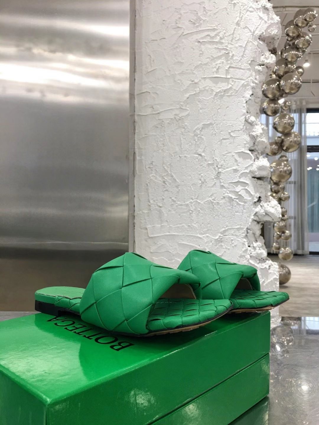 bo*te*ga Ve*ne*ta lido slides in green intreccio lambskin